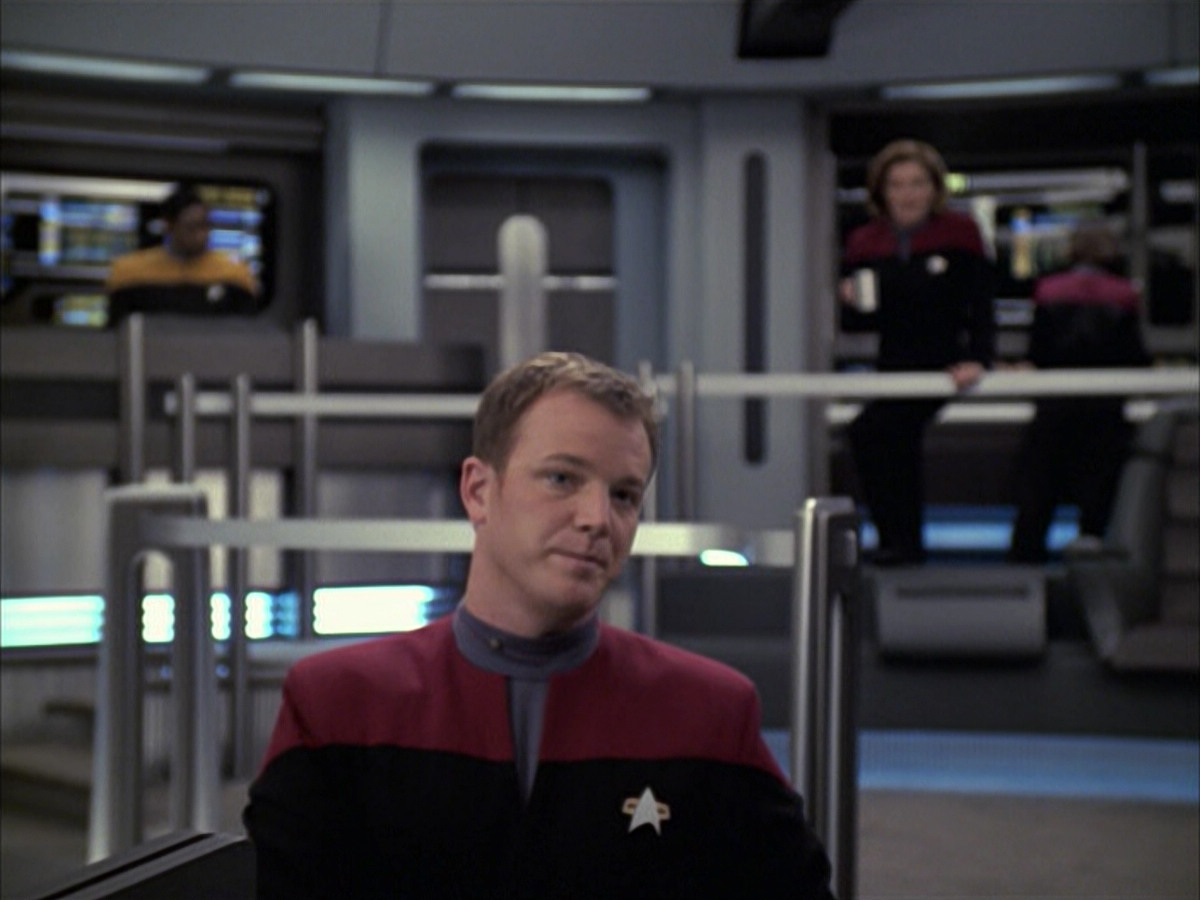 extant_StarTrek_VOY_6x09-TheVoyagerConspiracy_00453.jpg