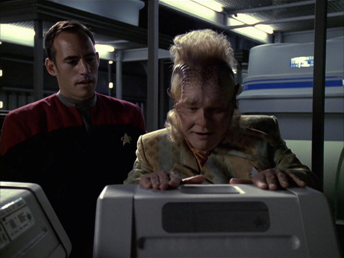 extant_StarTrek_VOY_6x09-TheVoyagerConspiracy_00512.jpg