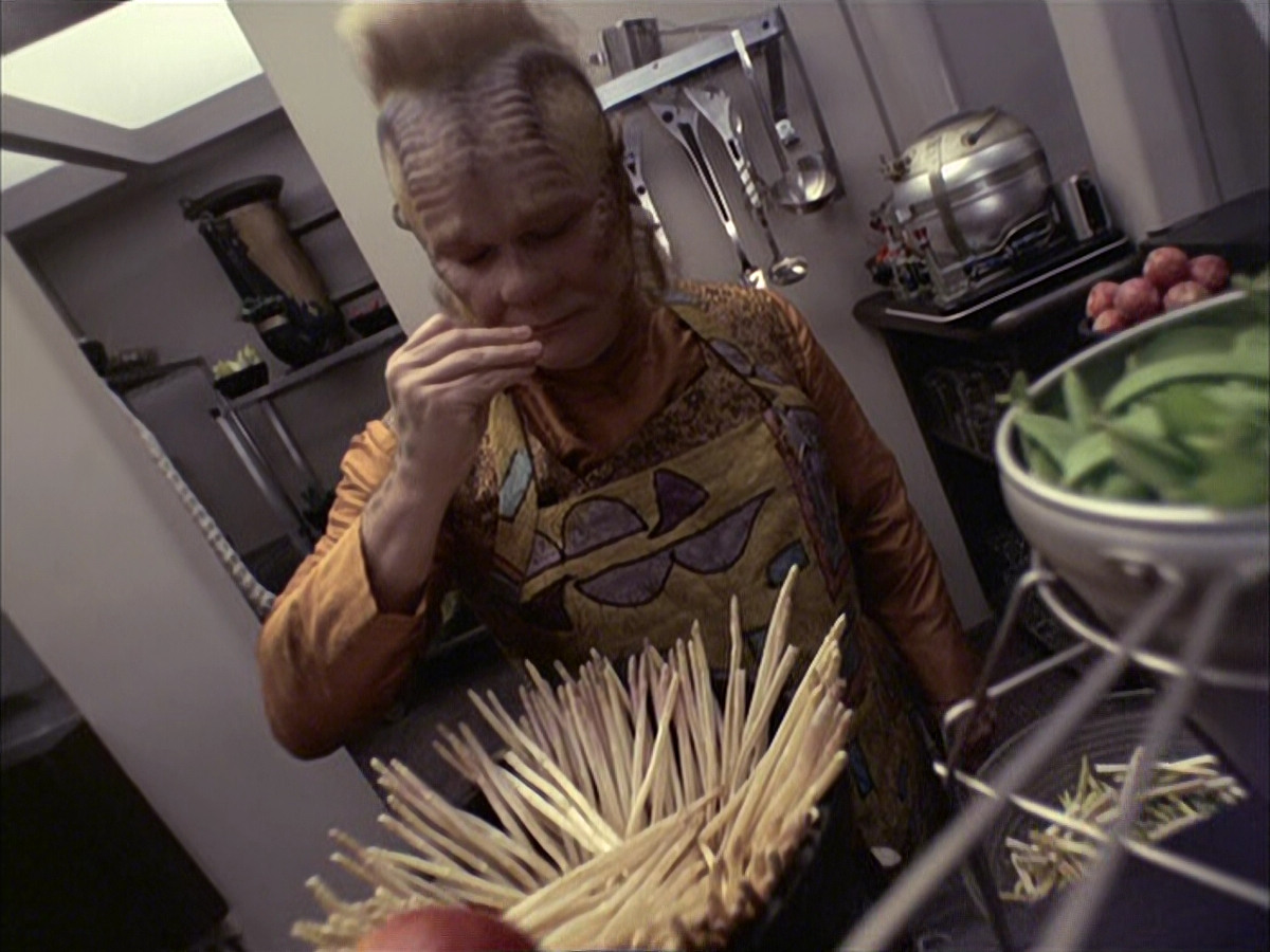 extant_StarTrek_VOY_6x09-TheVoyagerConspiracy_00551.jpg