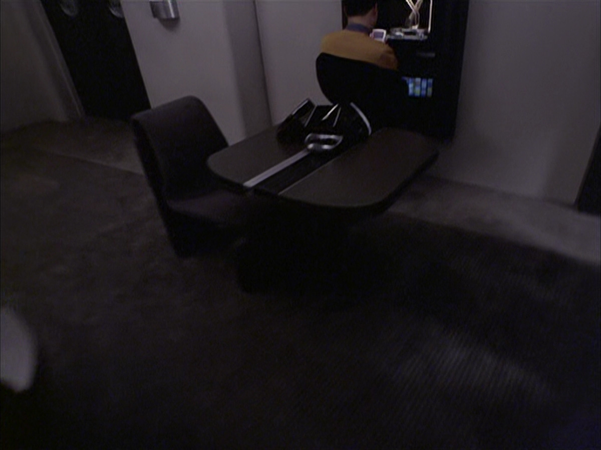 extant_StarTrek_VOY_6x09-TheVoyagerConspiracy_00560.jpg