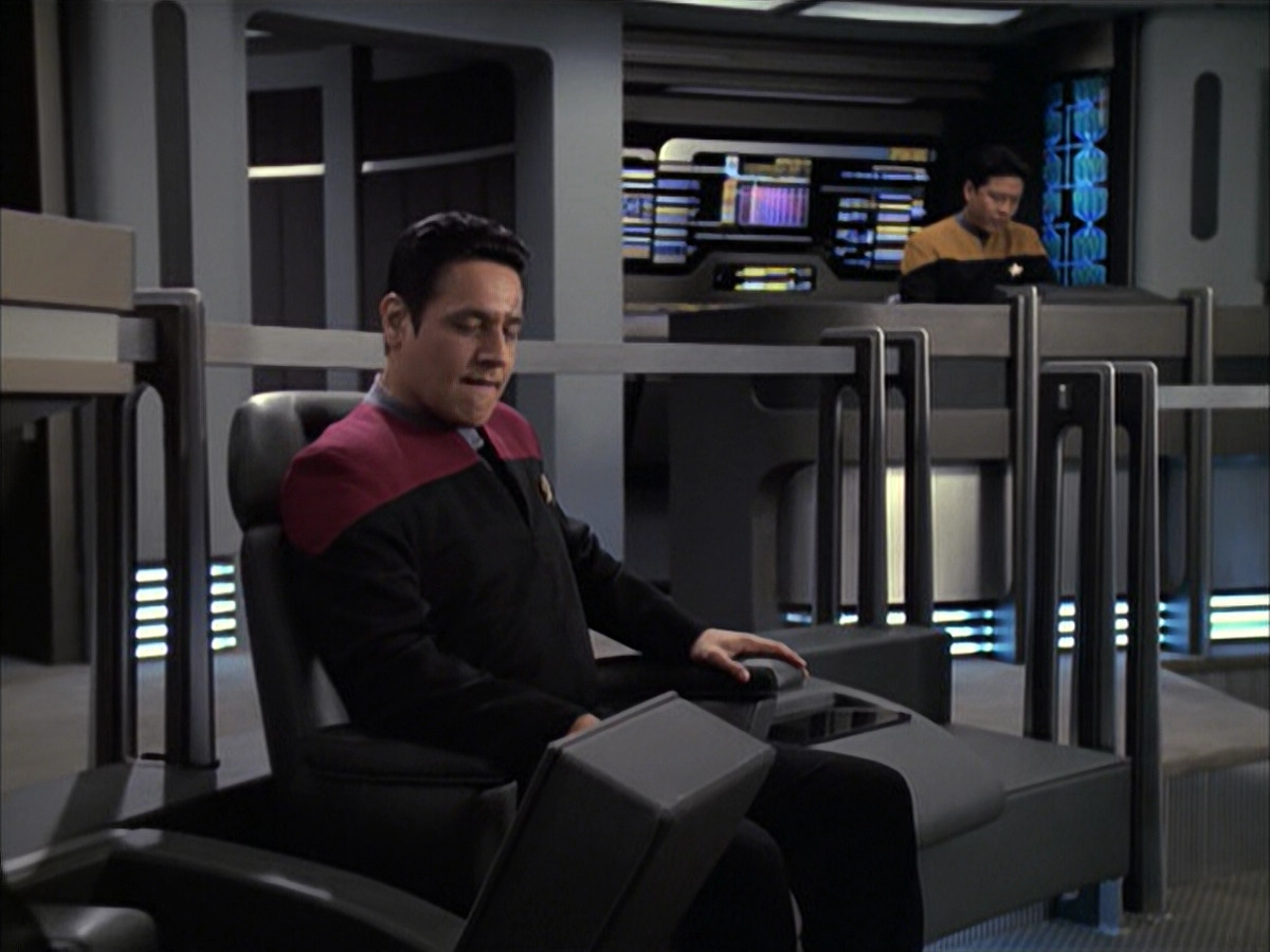 extant_StarTrek_VOY_6x09-TheVoyagerConspiracy_00637.jpg