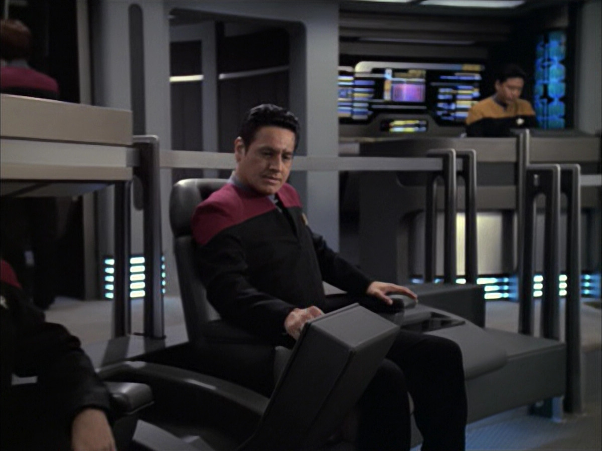 extant_StarTrek_VOY_6x09-TheVoyagerConspiracy_00638.jpg