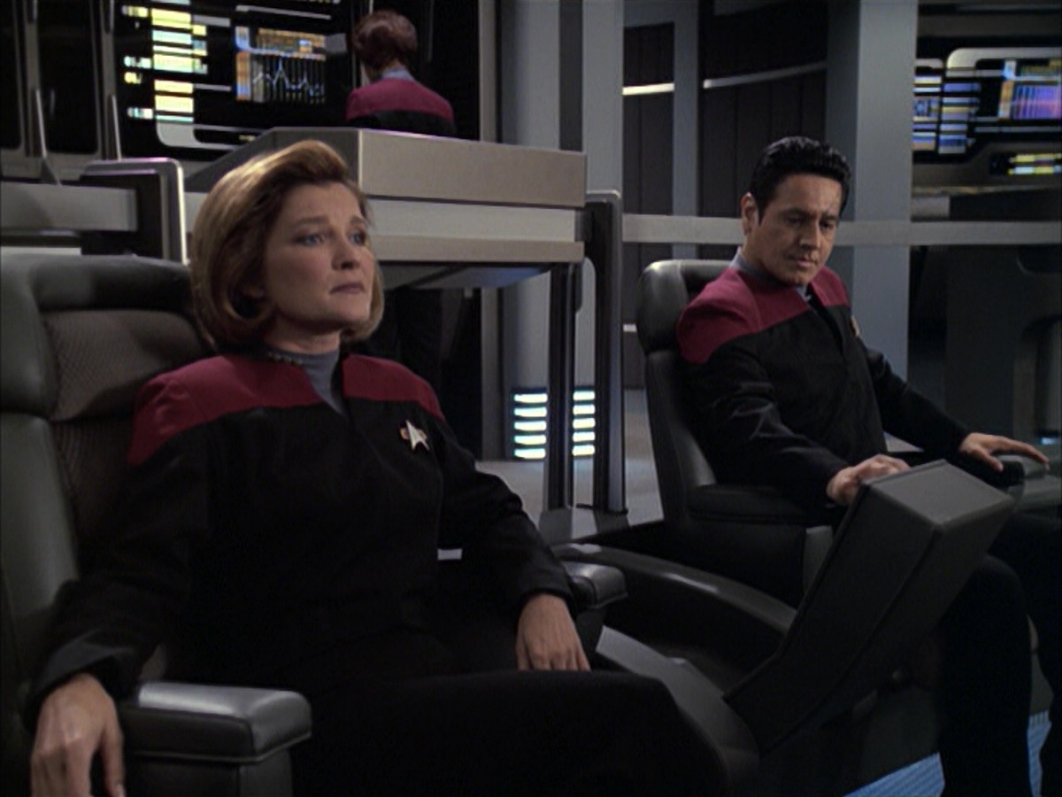 extant_StarTrek_VOY_6x09-TheVoyagerConspiracy_00642.jpg