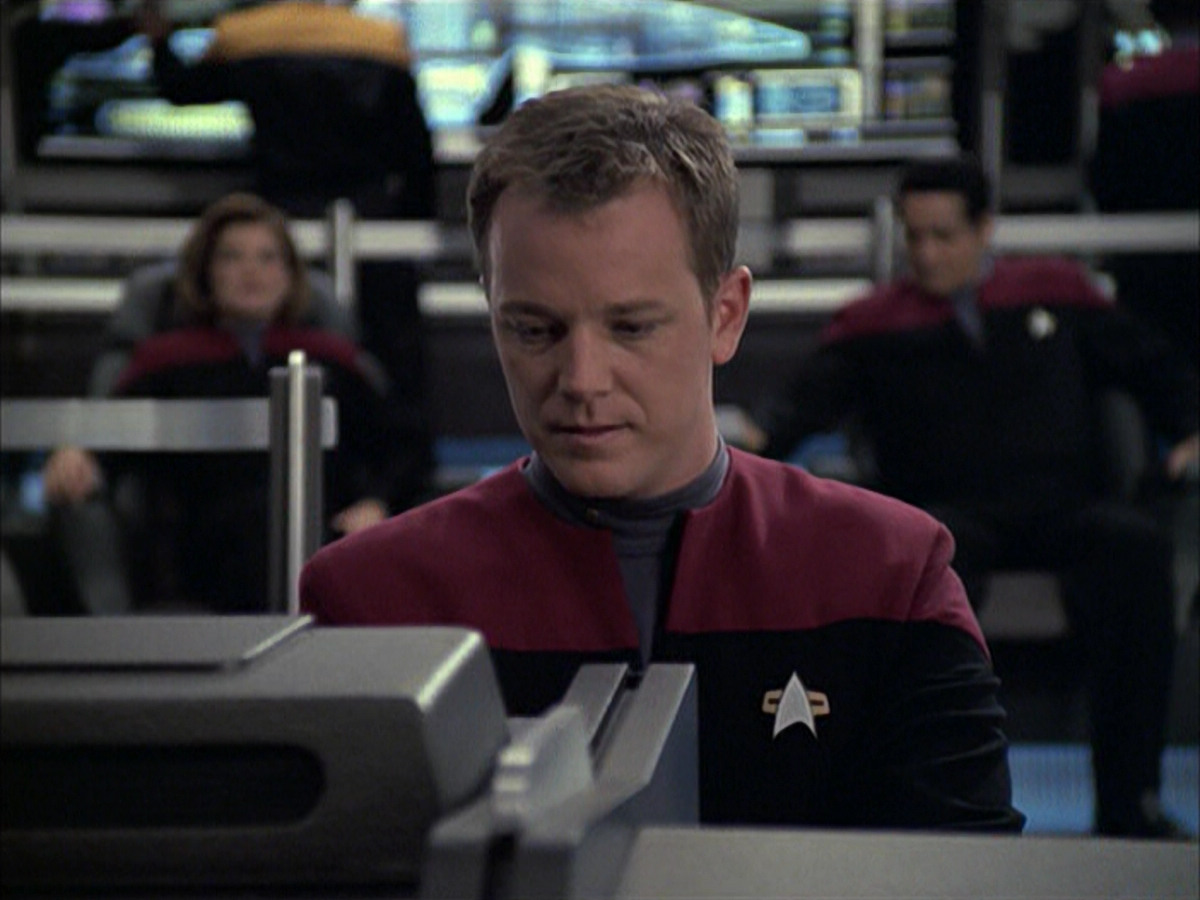 extant_StarTrek_VOY_6x09-TheVoyagerConspiracy_00643.jpg