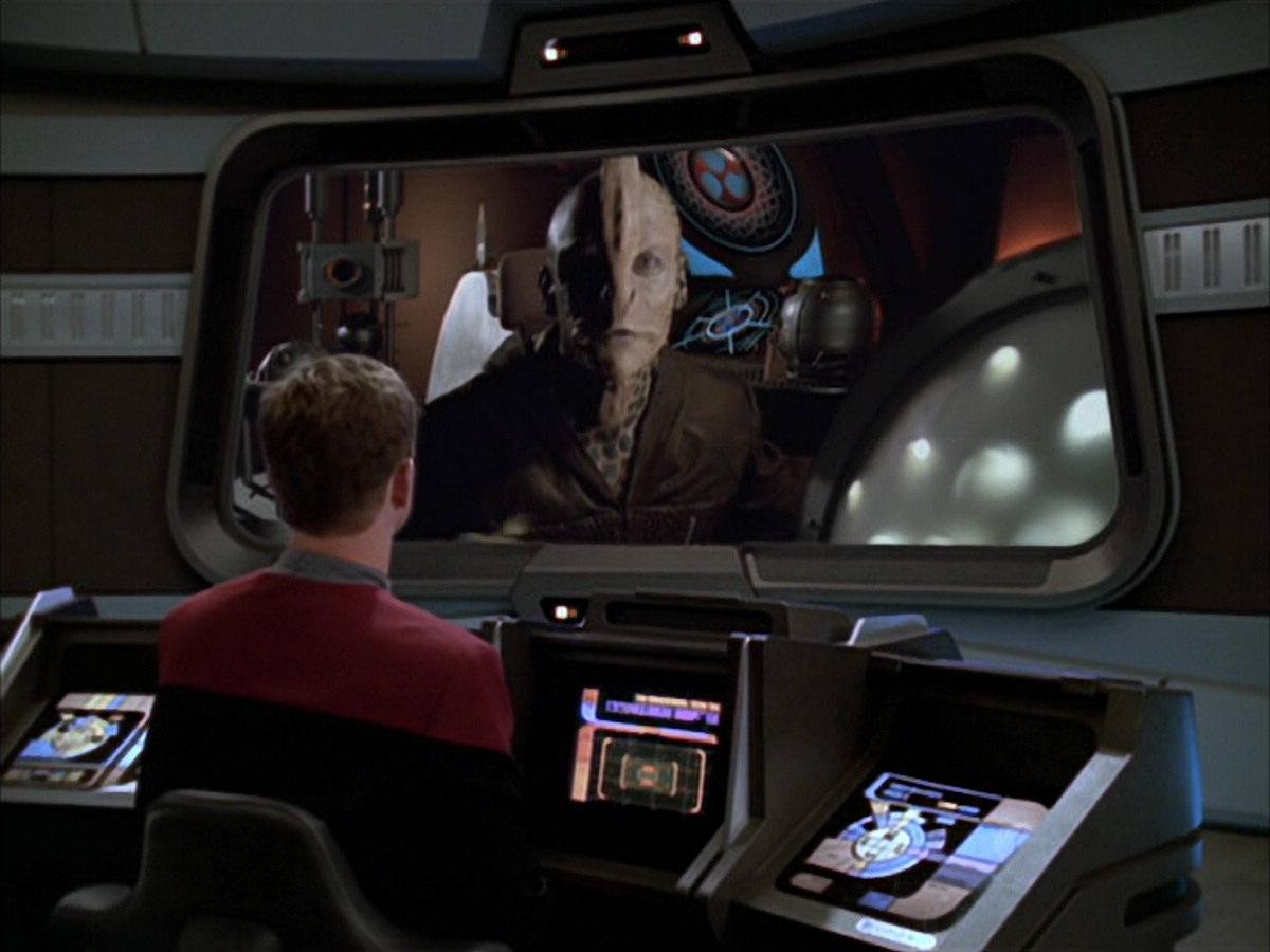extant_StarTrek_VOY_6x09-TheVoyagerConspiracy_00665.jpg
