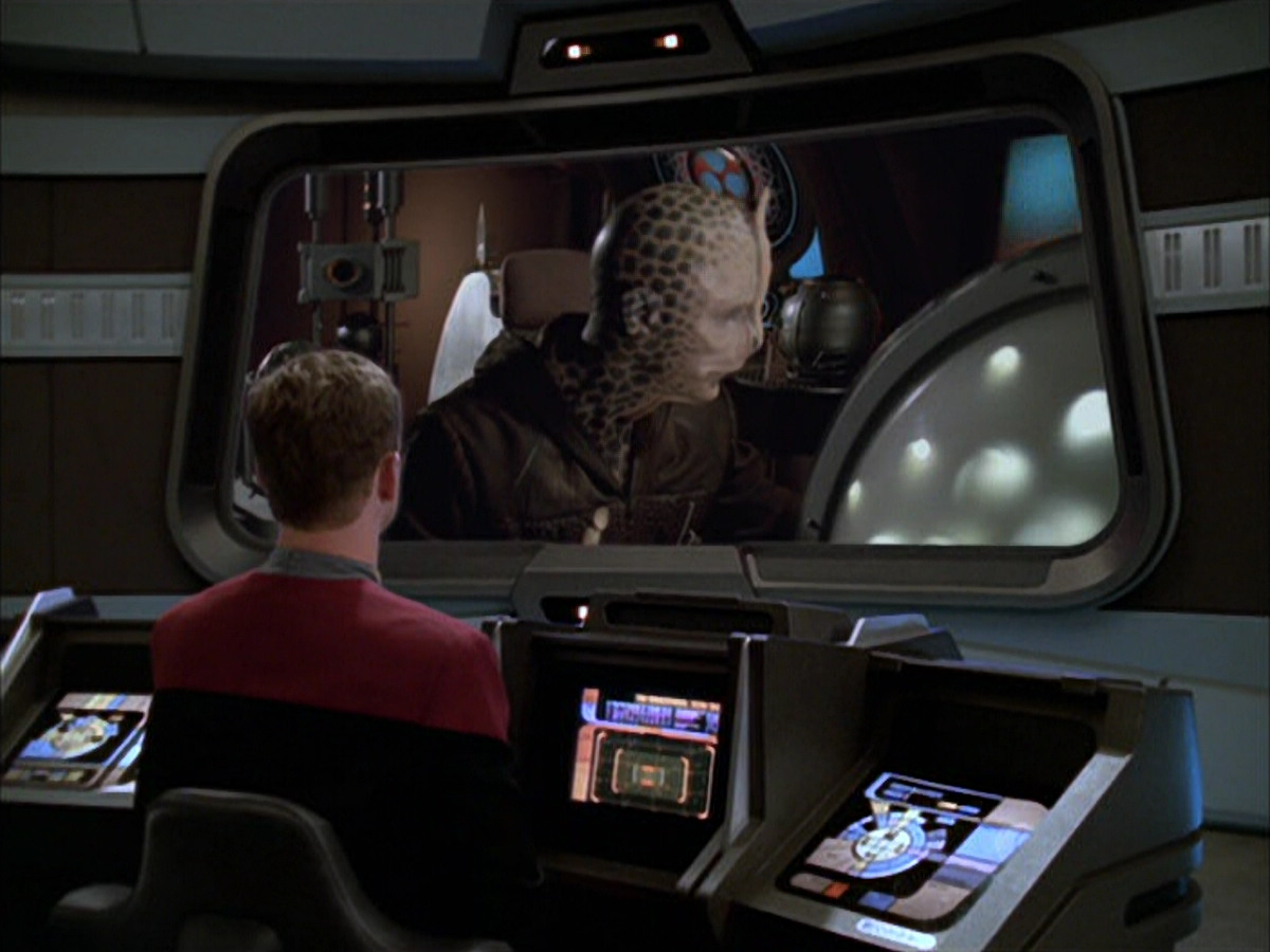 extant_StarTrek_VOY_6x09-TheVoyagerConspiracy_00666.jpg