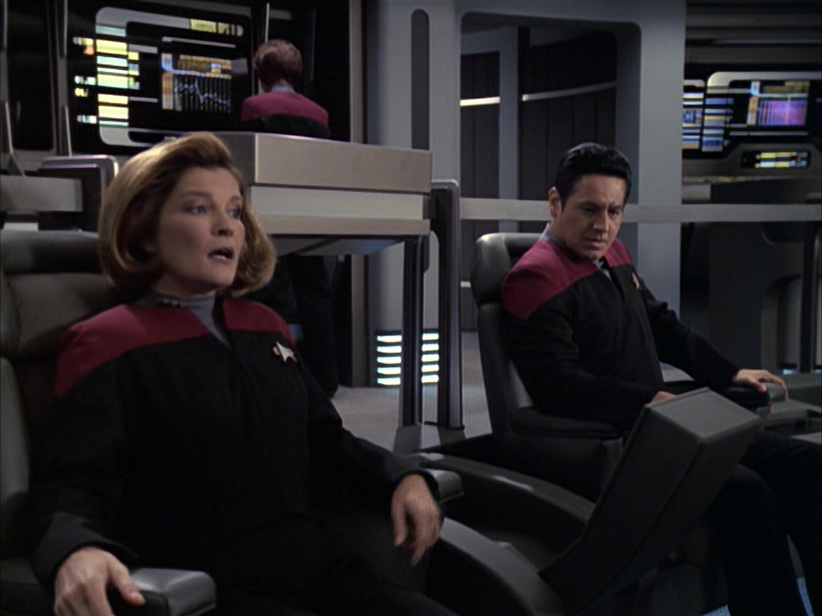 extant_StarTrek_VOY_6x09-TheVoyagerConspiracy_00675.jpg