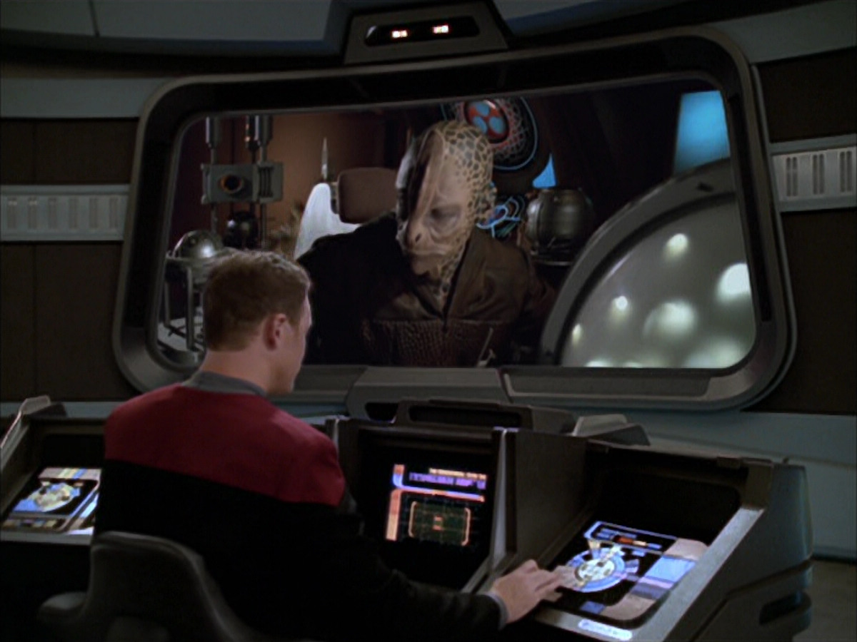 extant_StarTrek_VOY_6x09-TheVoyagerConspiracy_00683.jpg