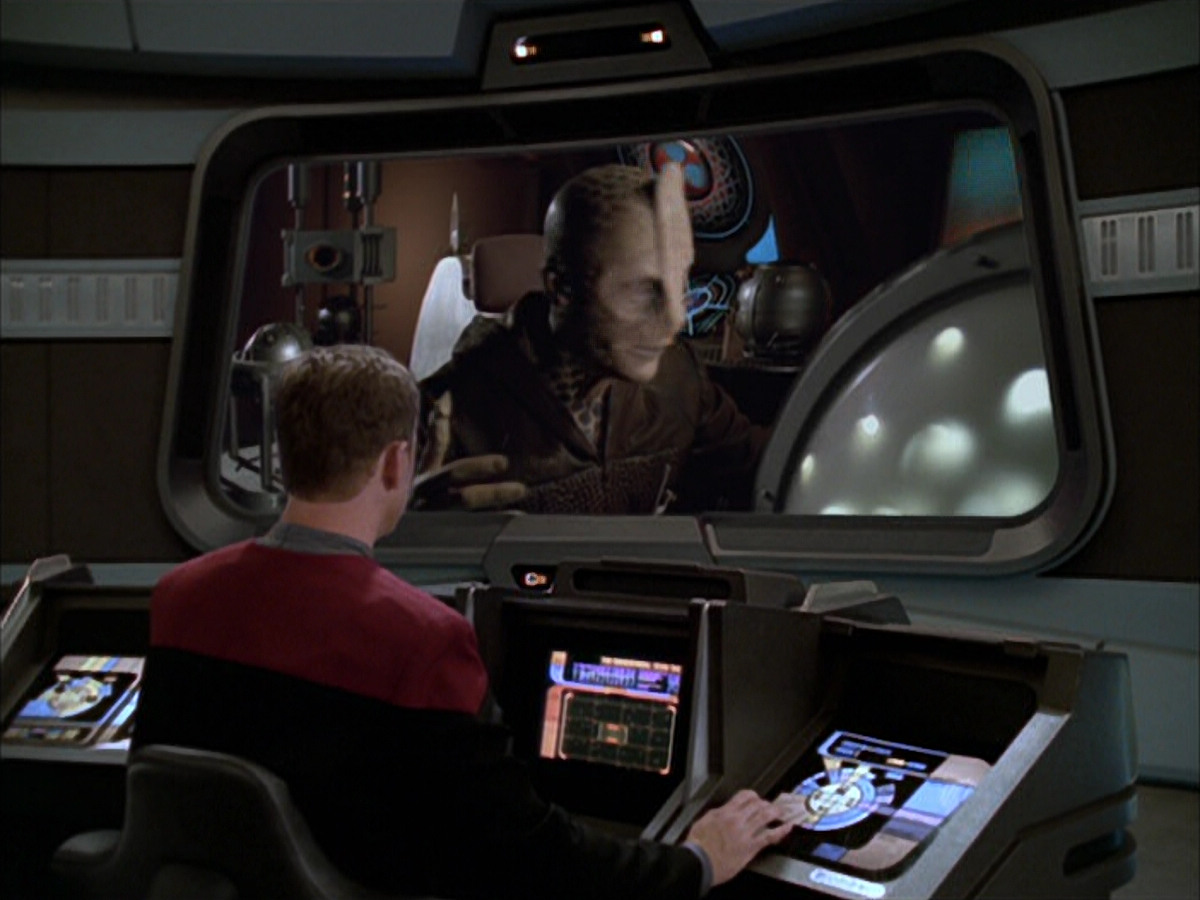 extant_StarTrek_VOY_6x09-TheVoyagerConspiracy_00685.jpg