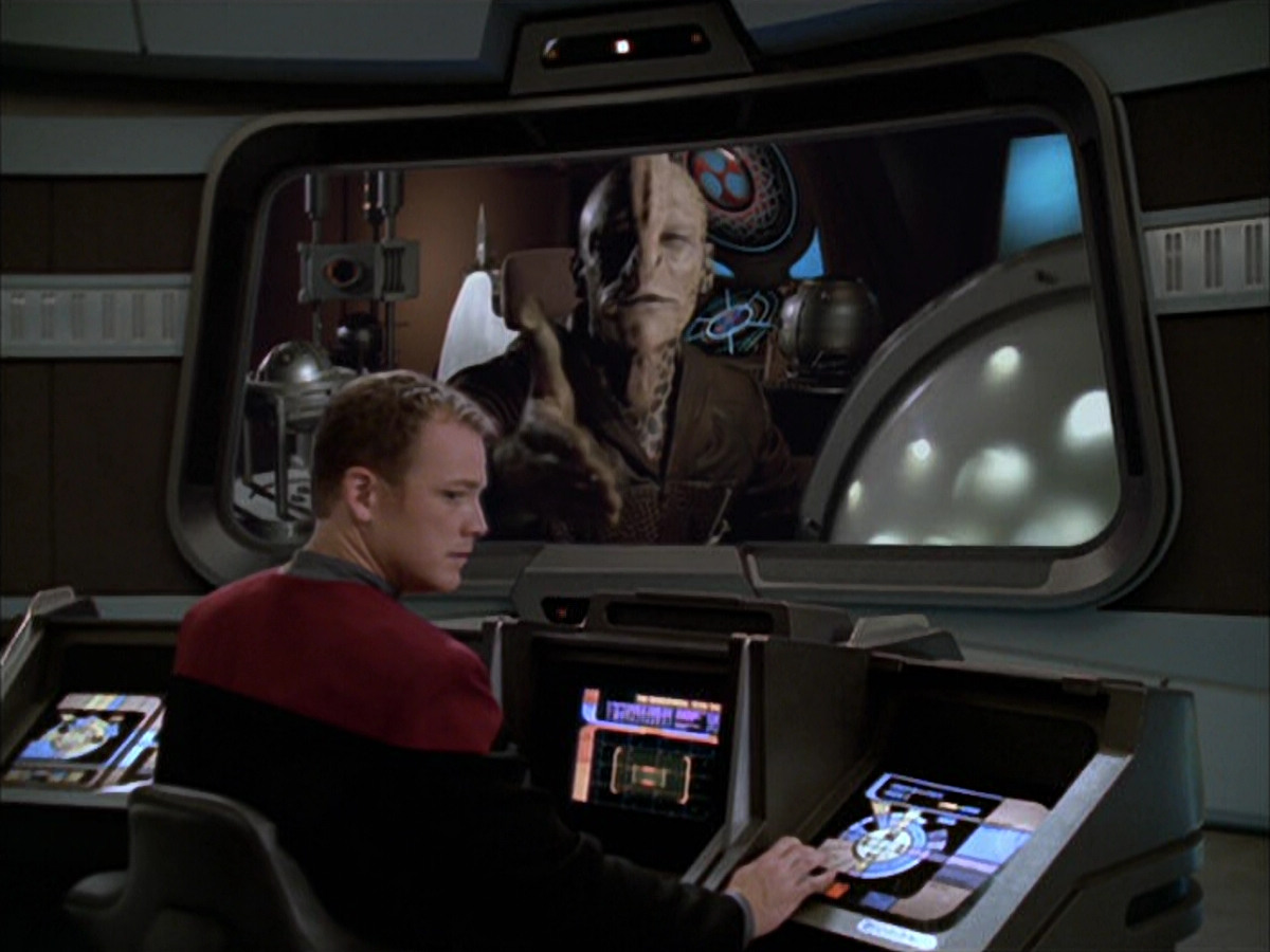 extant_StarTrek_VOY_6x09-TheVoyagerConspiracy_00688.jpg