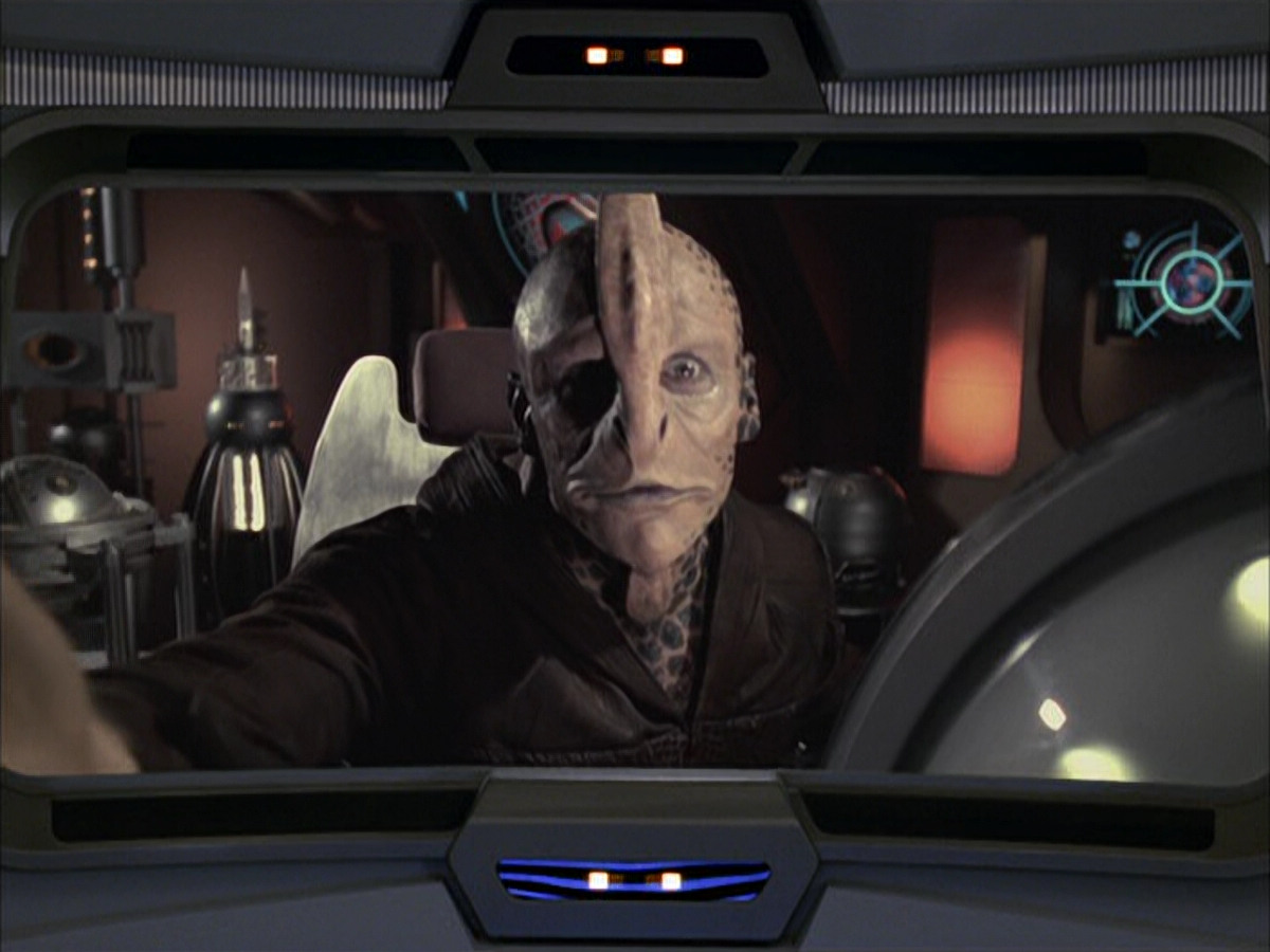 extant_StarTrek_VOY_6x09-TheVoyagerConspiracy_00697.jpg
