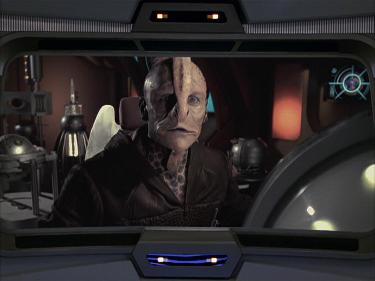extant_StarTrek_VOY_6x09-TheVoyagerConspiracy_00701.jpg