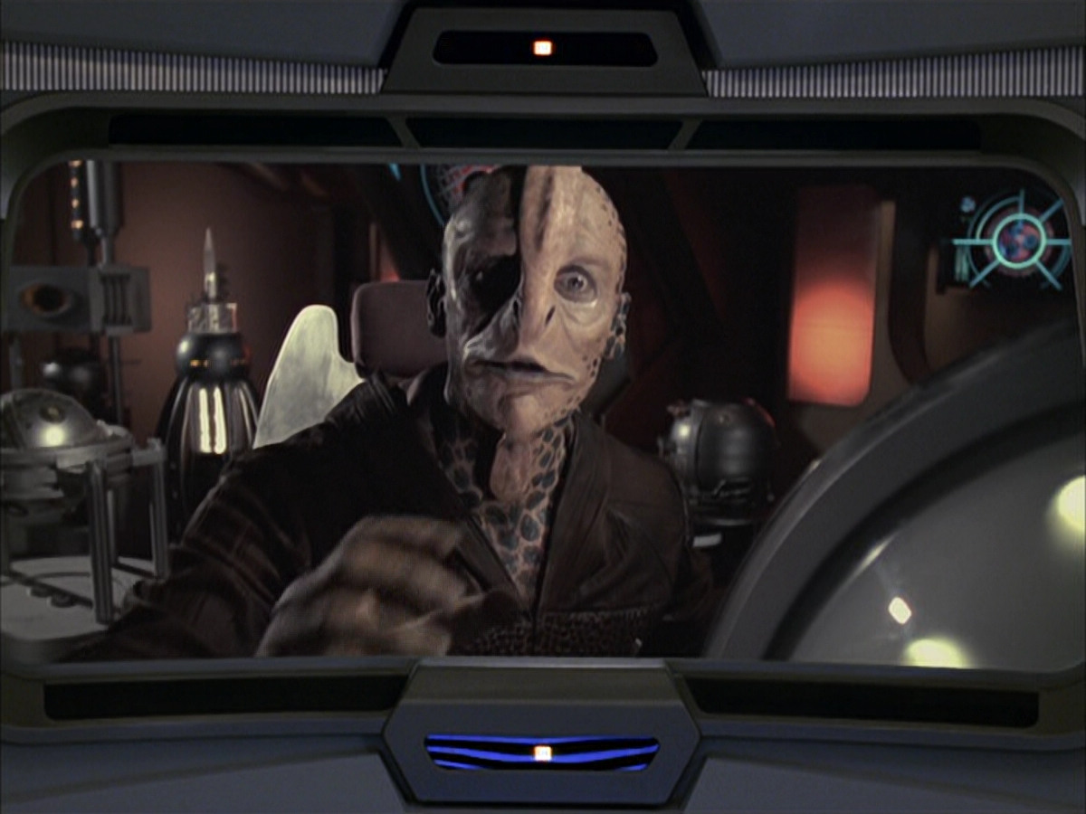 extant_StarTrek_VOY_6x09-TheVoyagerConspiracy_00706.jpg