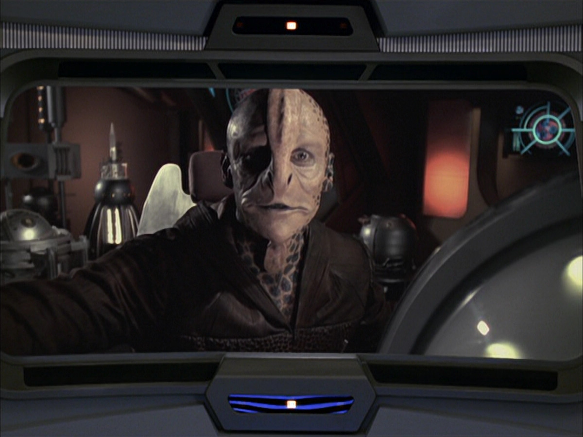 extant_StarTrek_VOY_6x09-TheVoyagerConspiracy_00708.jpg