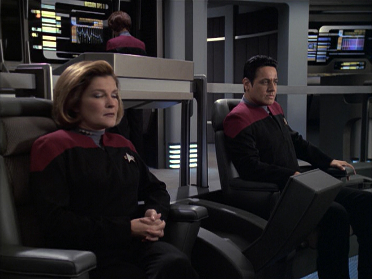 extant_StarTrek_VOY_6x09-TheVoyagerConspiracy_00712.jpg
