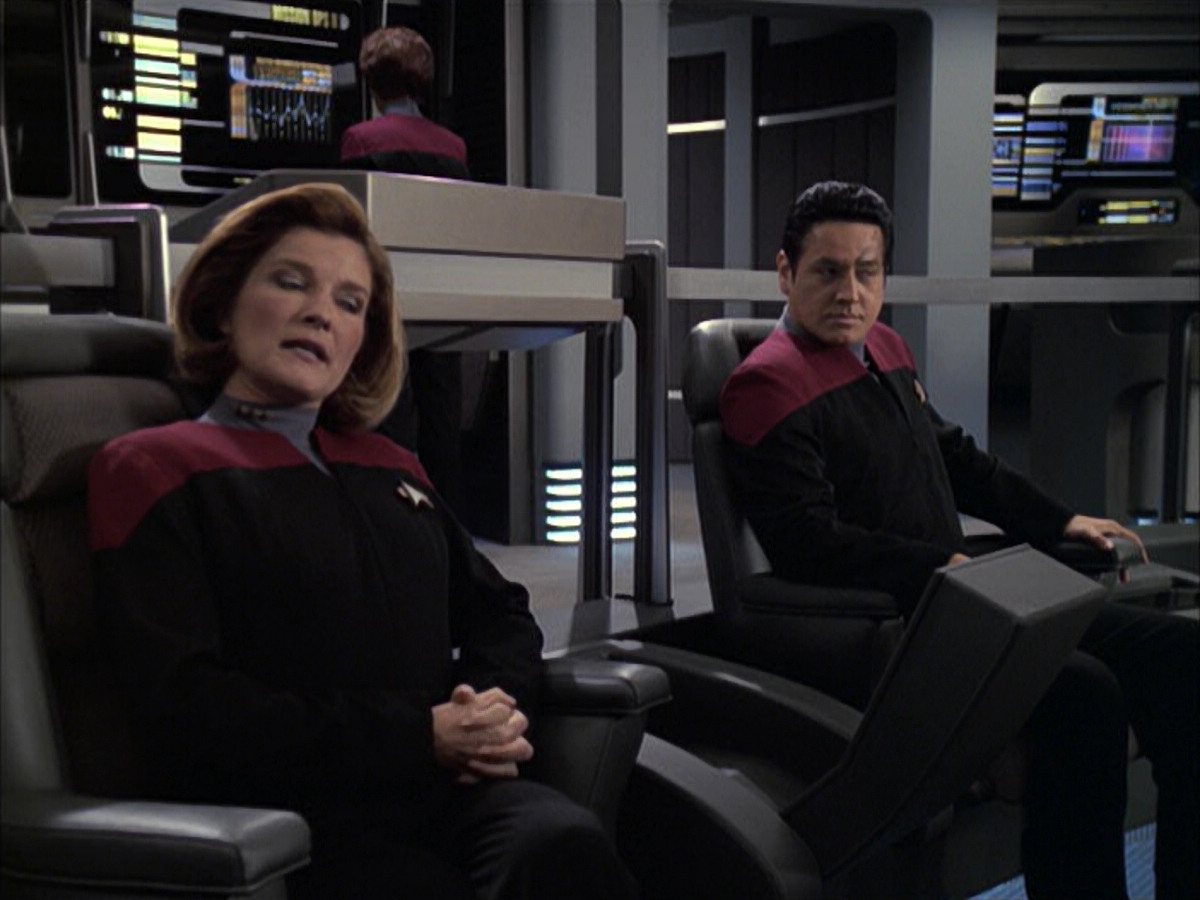 extant_StarTrek_VOY_6x09-TheVoyagerConspiracy_00716.jpg