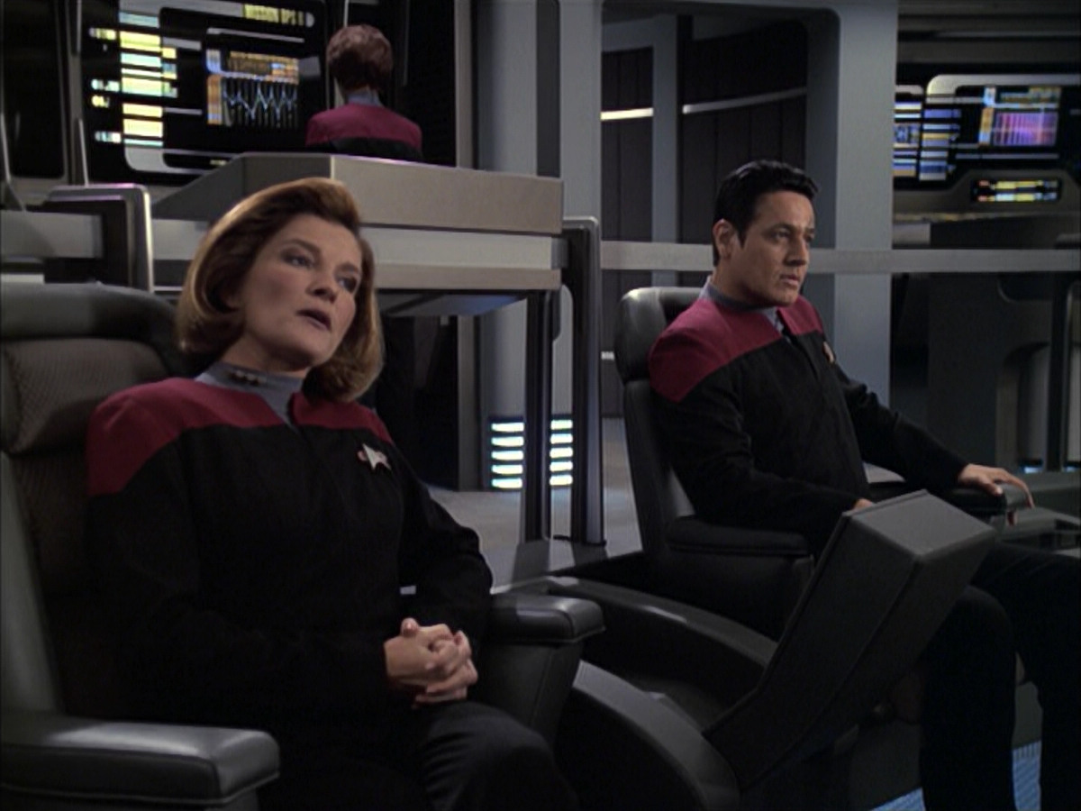 extant_StarTrek_VOY_6x09-TheVoyagerConspiracy_00718.jpg
