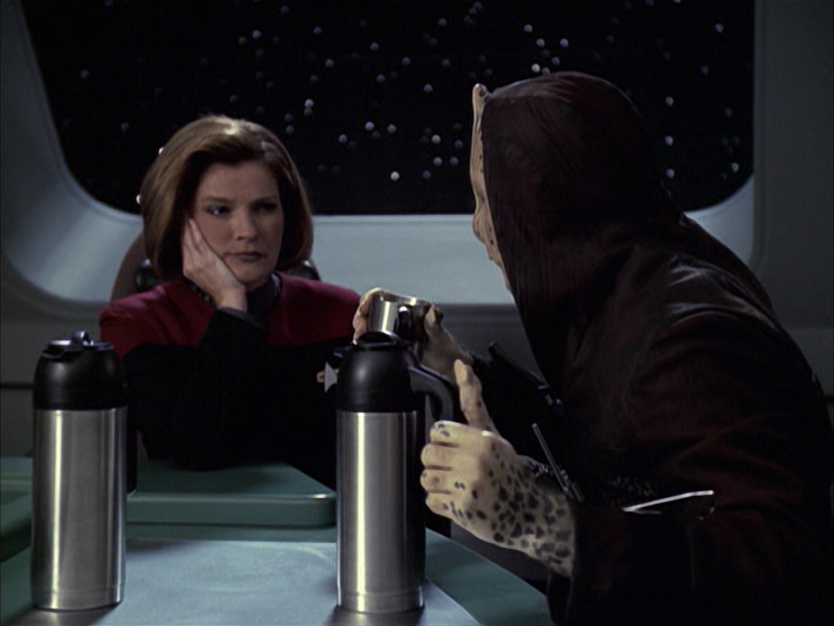 extant_StarTrek_VOY_6x09-TheVoyagerConspiracy_00729.jpg
