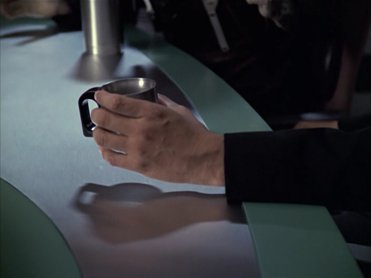 extant_StarTrek_VOY_6x09-TheVoyagerConspiracy_00733.jpg