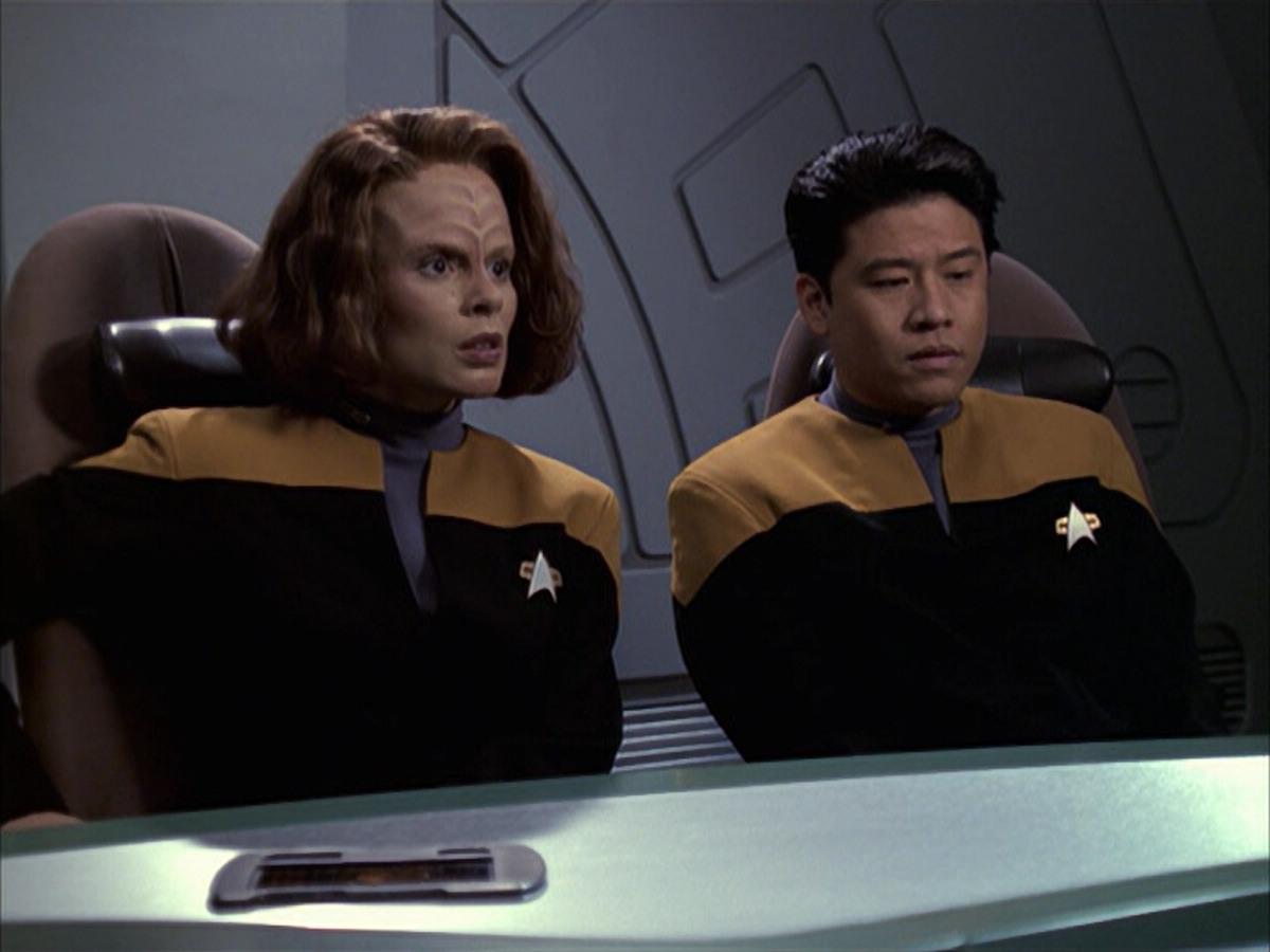 extant_StarTrek_VOY_6x09-TheVoyagerConspiracy_00765.jpg