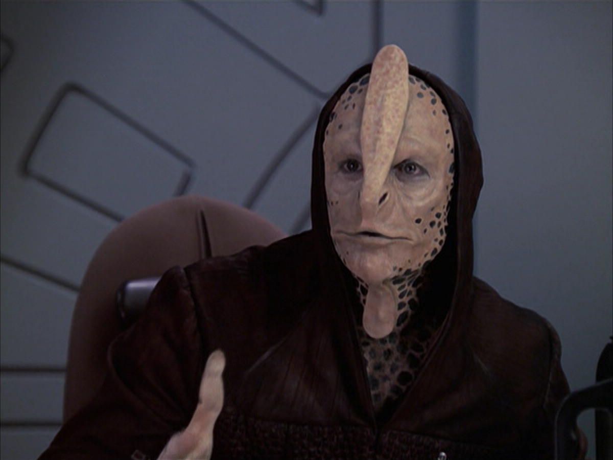 extant_StarTrek_VOY_6x09-TheVoyagerConspiracy_00773.jpg