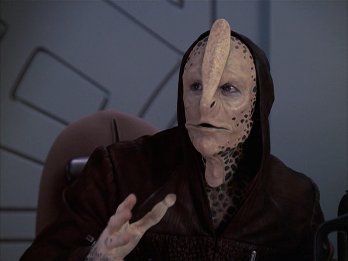 extant_StarTrek_VOY_6x09-TheVoyagerConspiracy_00774.jpg