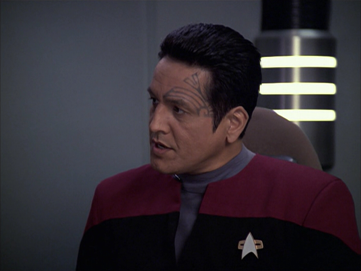 extant_StarTrek_VOY_6x09-TheVoyagerConspiracy_00785.jpg