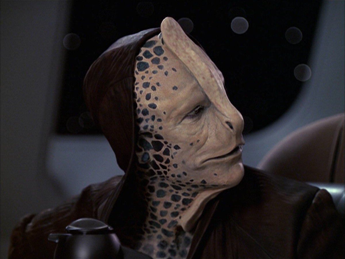 extant_StarTrek_VOY_6x09-TheVoyagerConspiracy_00790.jpg