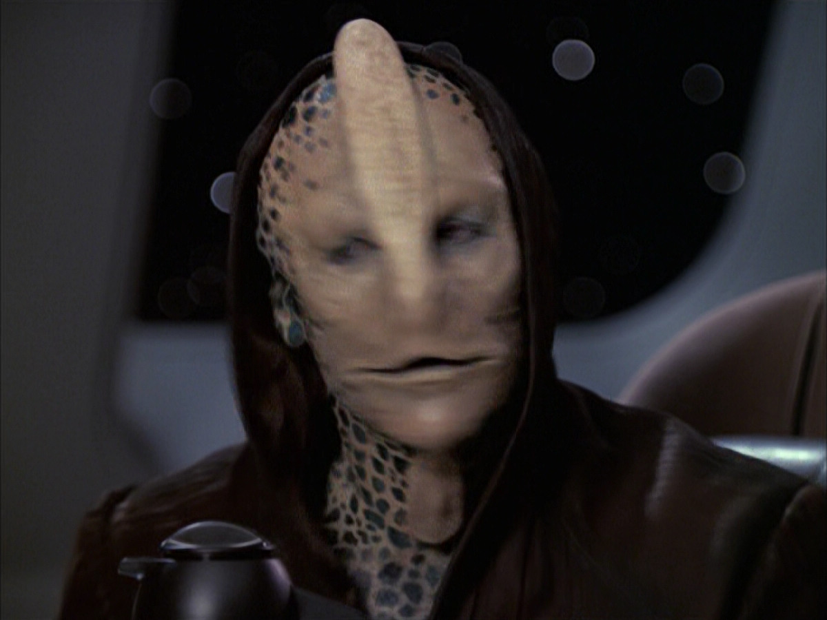 extant_StarTrek_VOY_6x09-TheVoyagerConspiracy_00791.jpg
