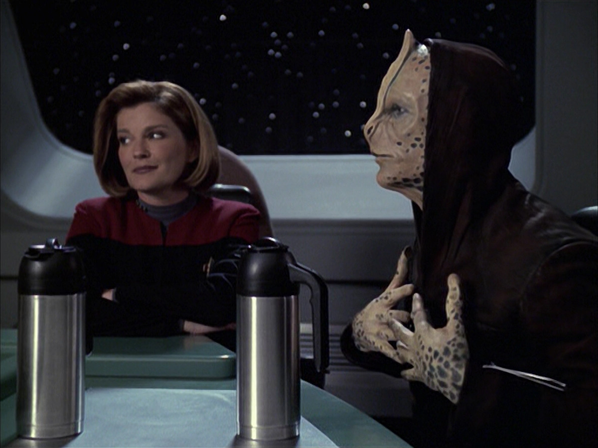 extant_StarTrek_VOY_6x09-TheVoyagerConspiracy_00799.jpg