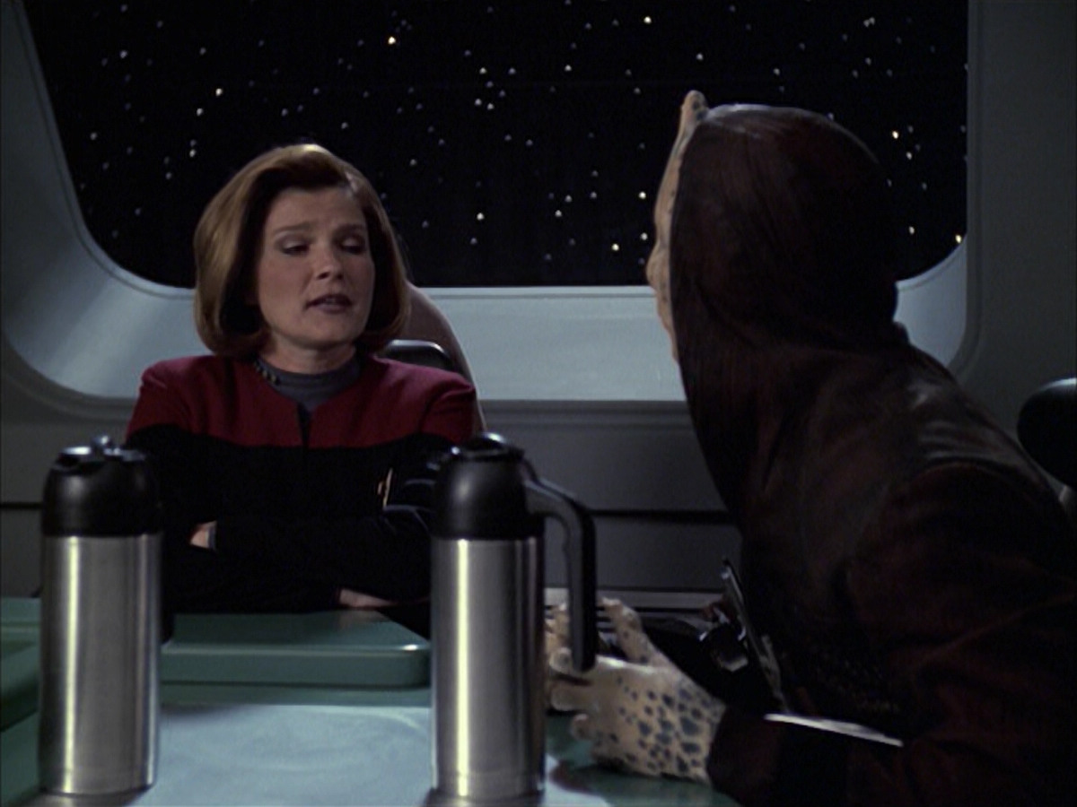extant_StarTrek_VOY_6x09-TheVoyagerConspiracy_00805.jpg