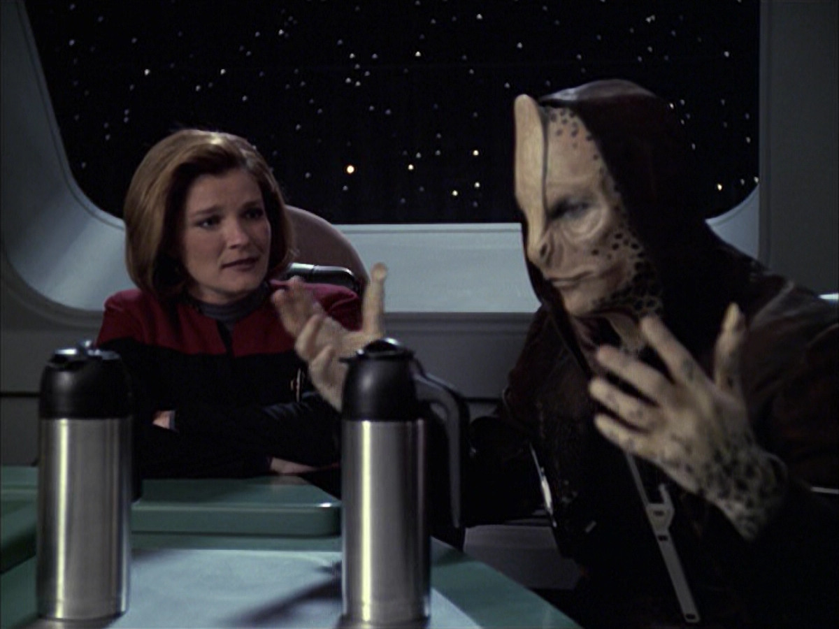 extant_StarTrek_VOY_6x09-TheVoyagerConspiracy_00820.jpg
