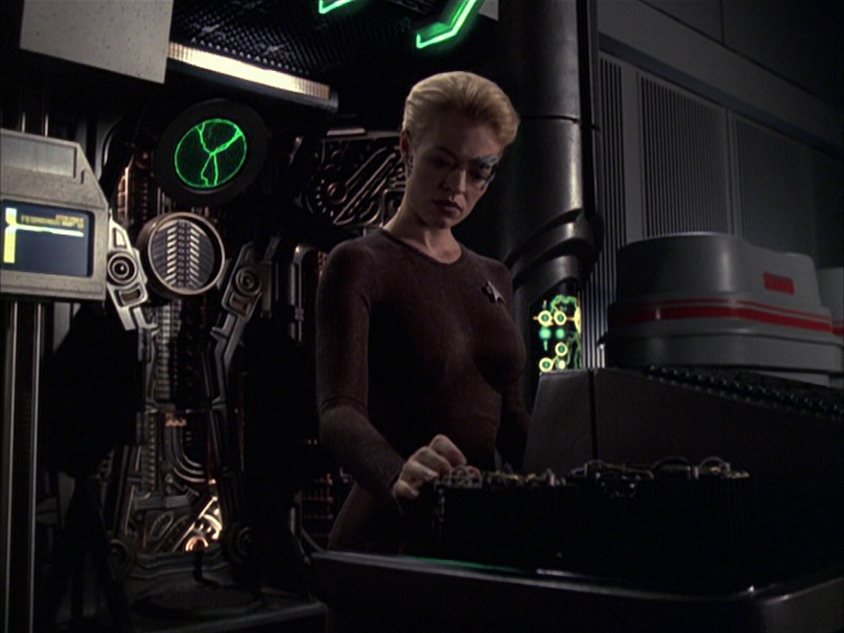 extant_StarTrek_VOY_6x09-TheVoyagerConspiracy_00846.jpg