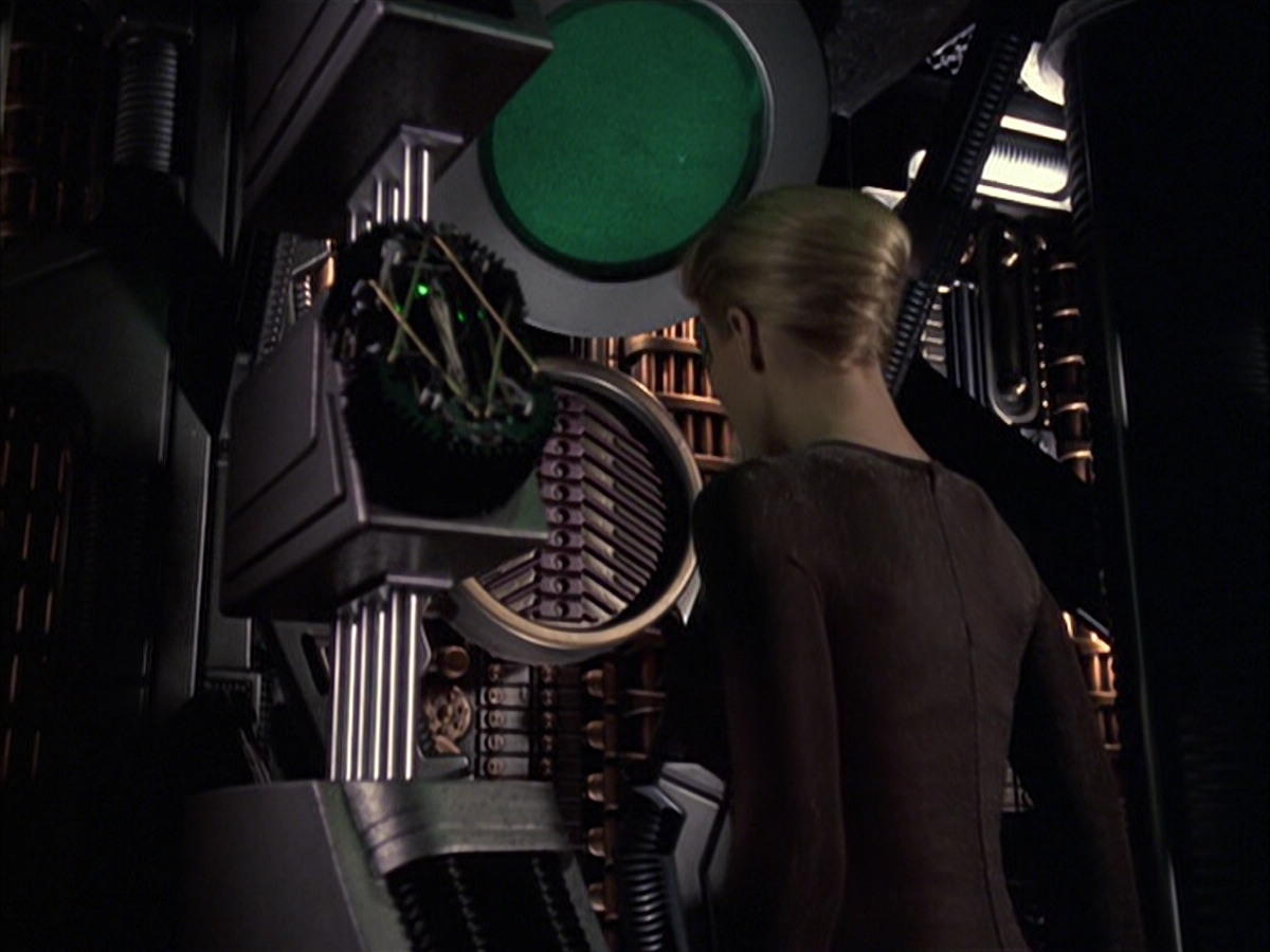 extant_StarTrek_VOY_6x09-TheVoyagerConspiracy_00868.jpg
