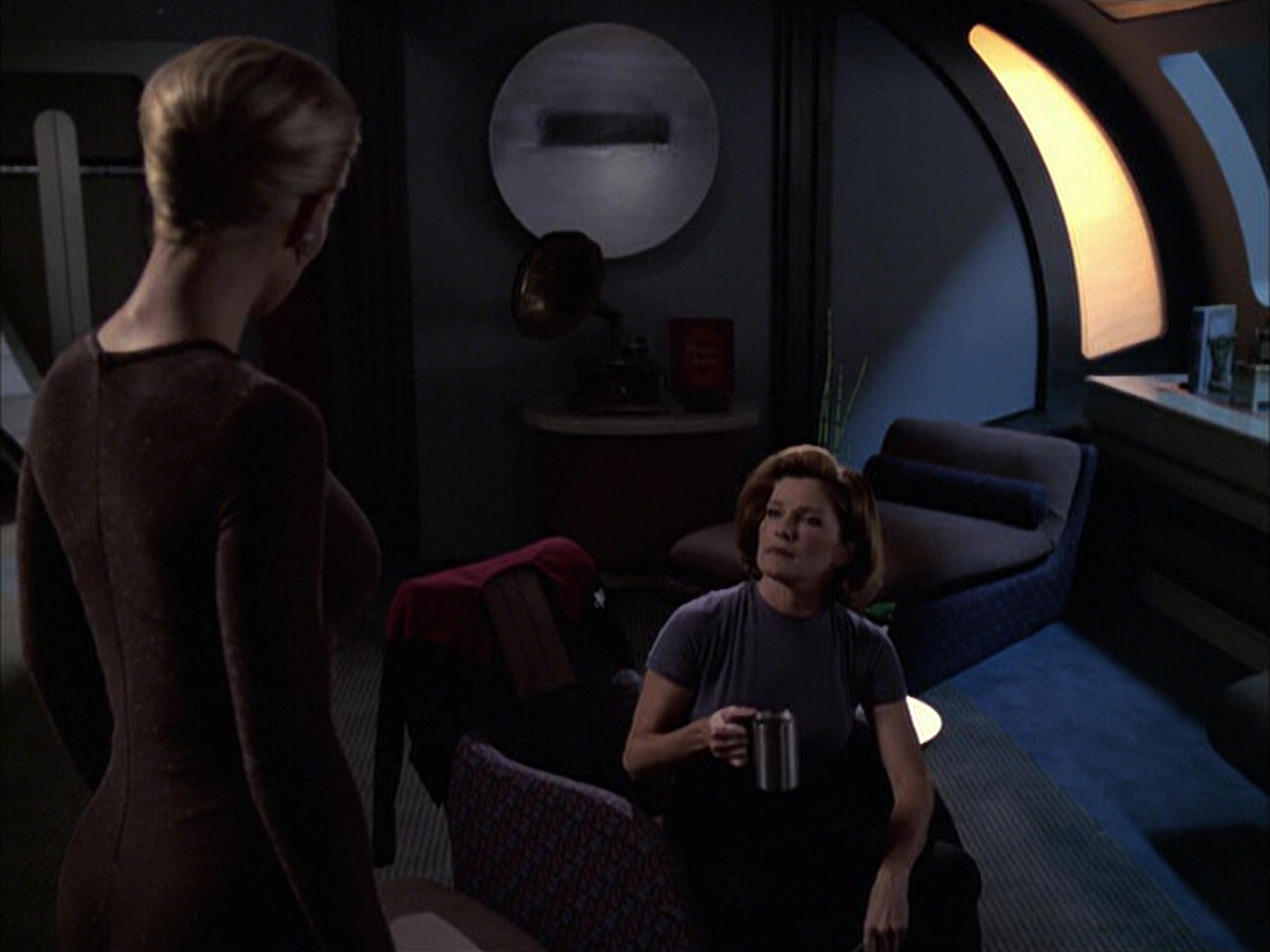 extant_StarTrek_VOY_6x09-TheVoyagerConspiracy_00908.jpg