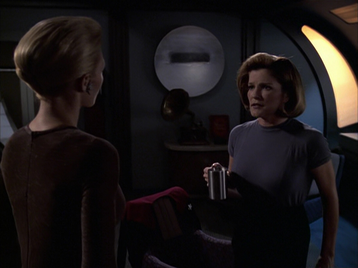 extant_StarTrek_VOY_6x09-TheVoyagerConspiracy_00928.jpg
