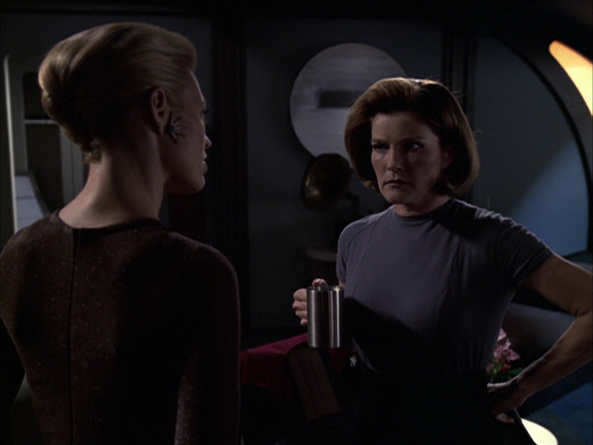 extant_StarTrek_VOY_6x09-TheVoyagerConspiracy_00990.jpg