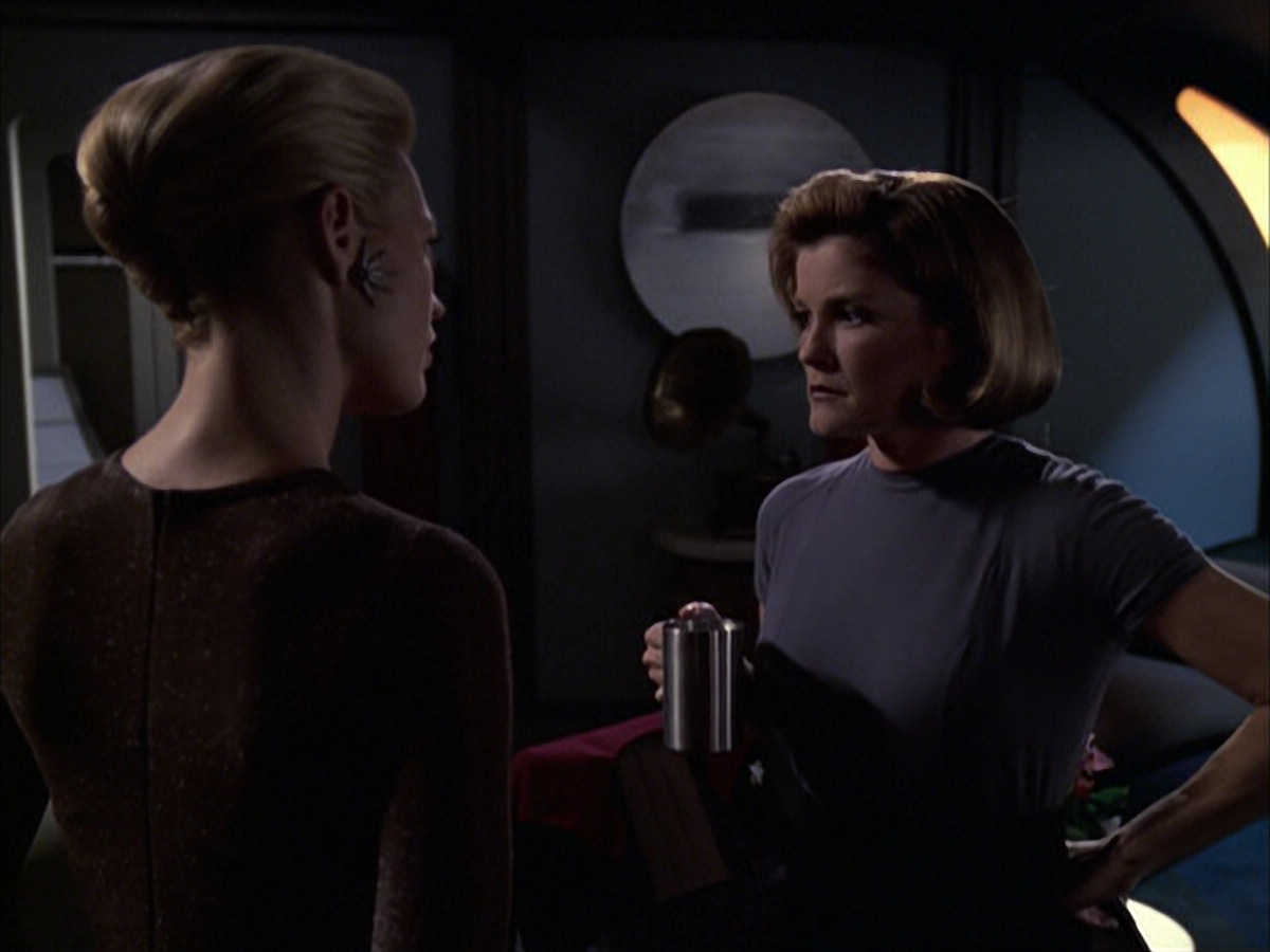 extant_StarTrek_VOY_6x09-TheVoyagerConspiracy_00992.jpg