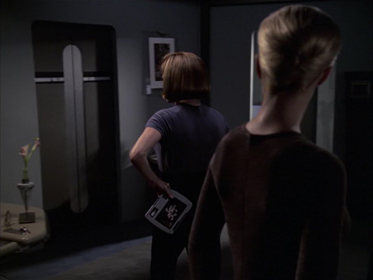 extant_StarTrek_VOY_6x09-TheVoyagerConspiracy_00997.jpg