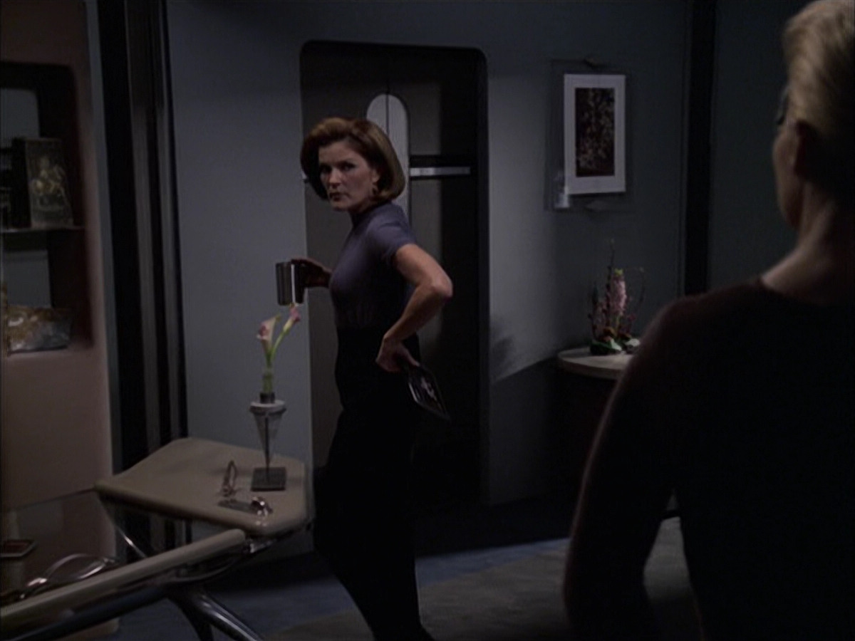 extant_StarTrek_VOY_6x09-TheVoyagerConspiracy_00999.jpg