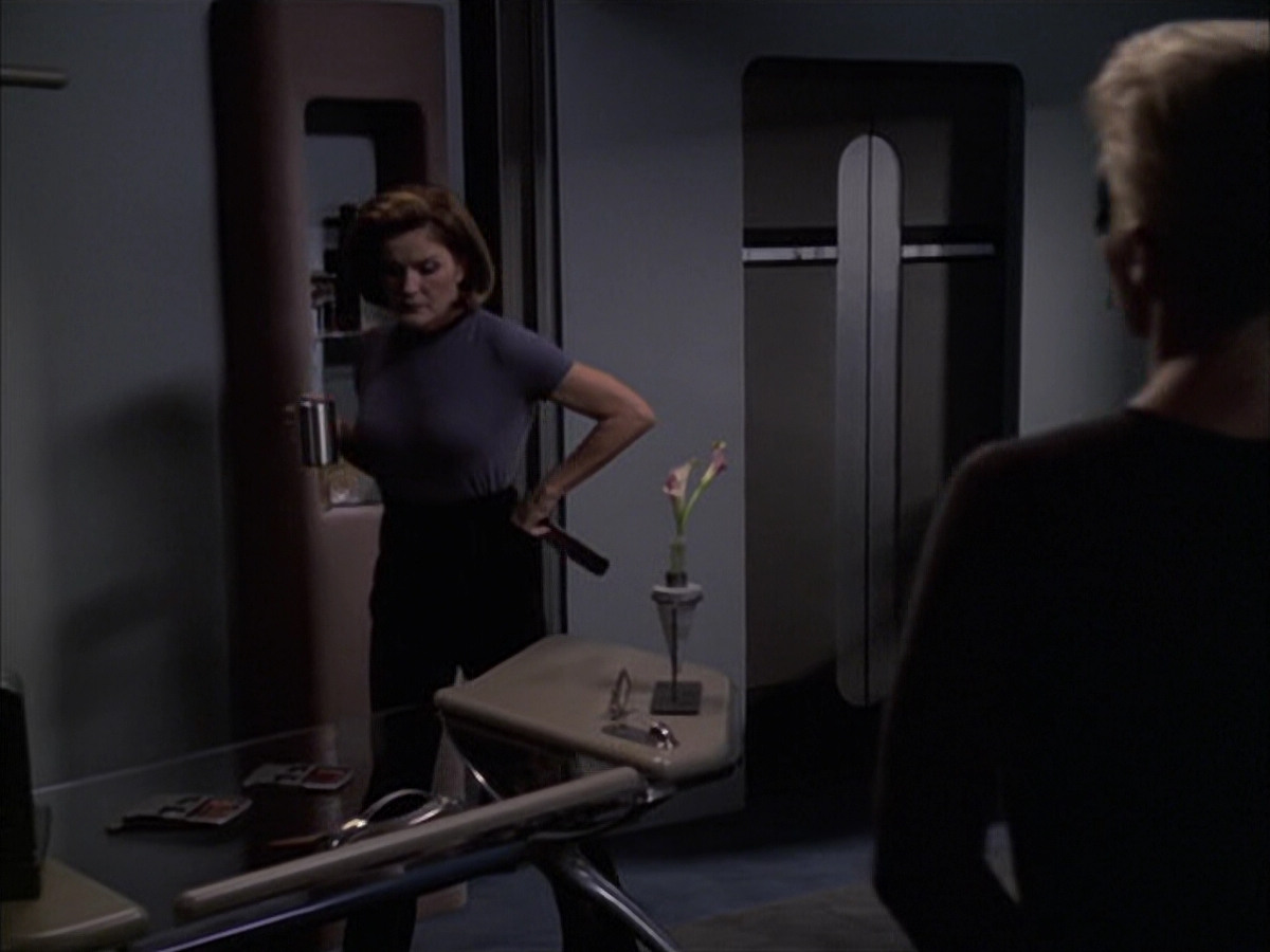 extant_StarTrek_VOY_6x09-TheVoyagerConspiracy_01001.jpg