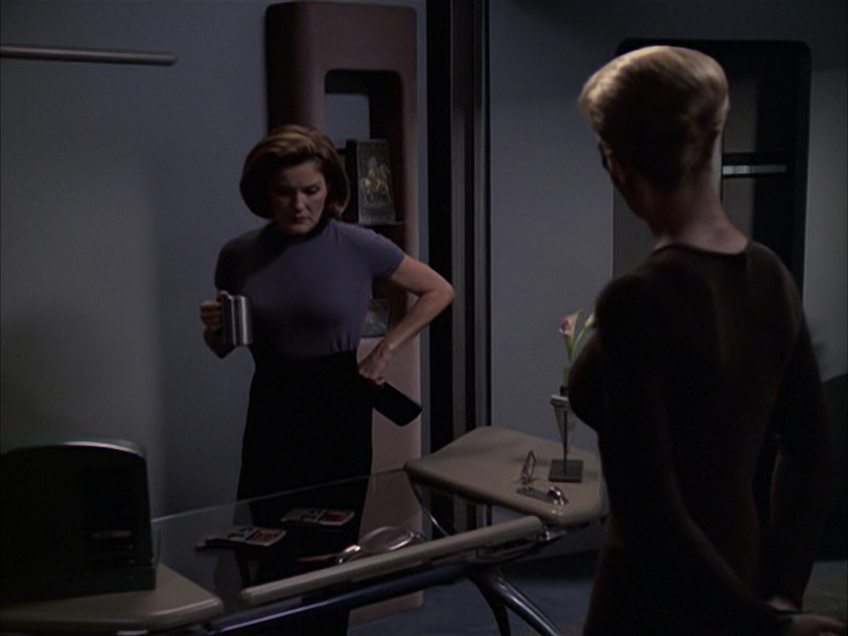 extant_StarTrek_VOY_6x09-TheVoyagerConspiracy_01003.jpg
