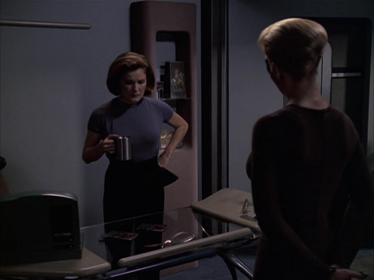 extant_StarTrek_VOY_6x09-TheVoyagerConspiracy_01004.jpg
