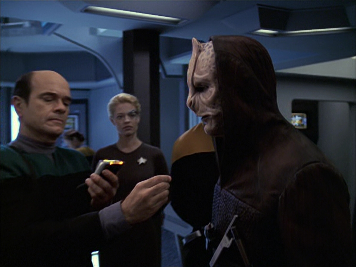 extant_StarTrek_VOY_6x09-TheVoyagerConspiracy_01029.jpg