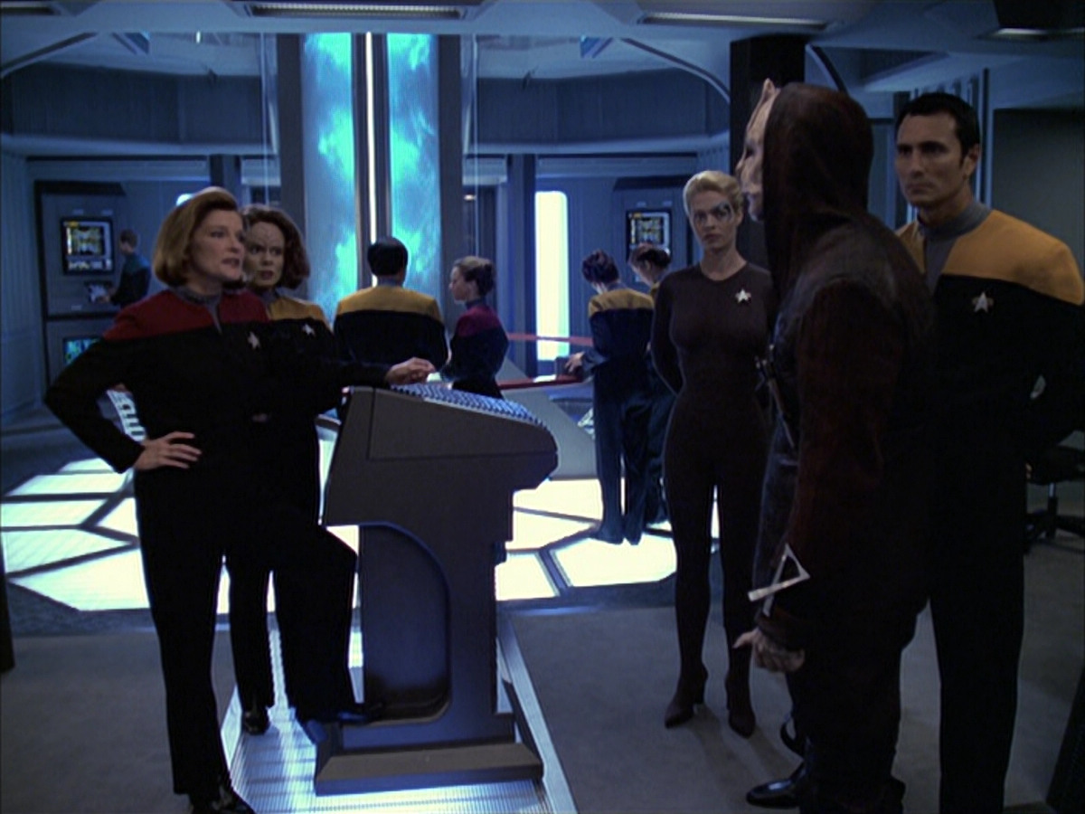 extant_StarTrek_VOY_6x09-TheVoyagerConspiracy_01042.jpg