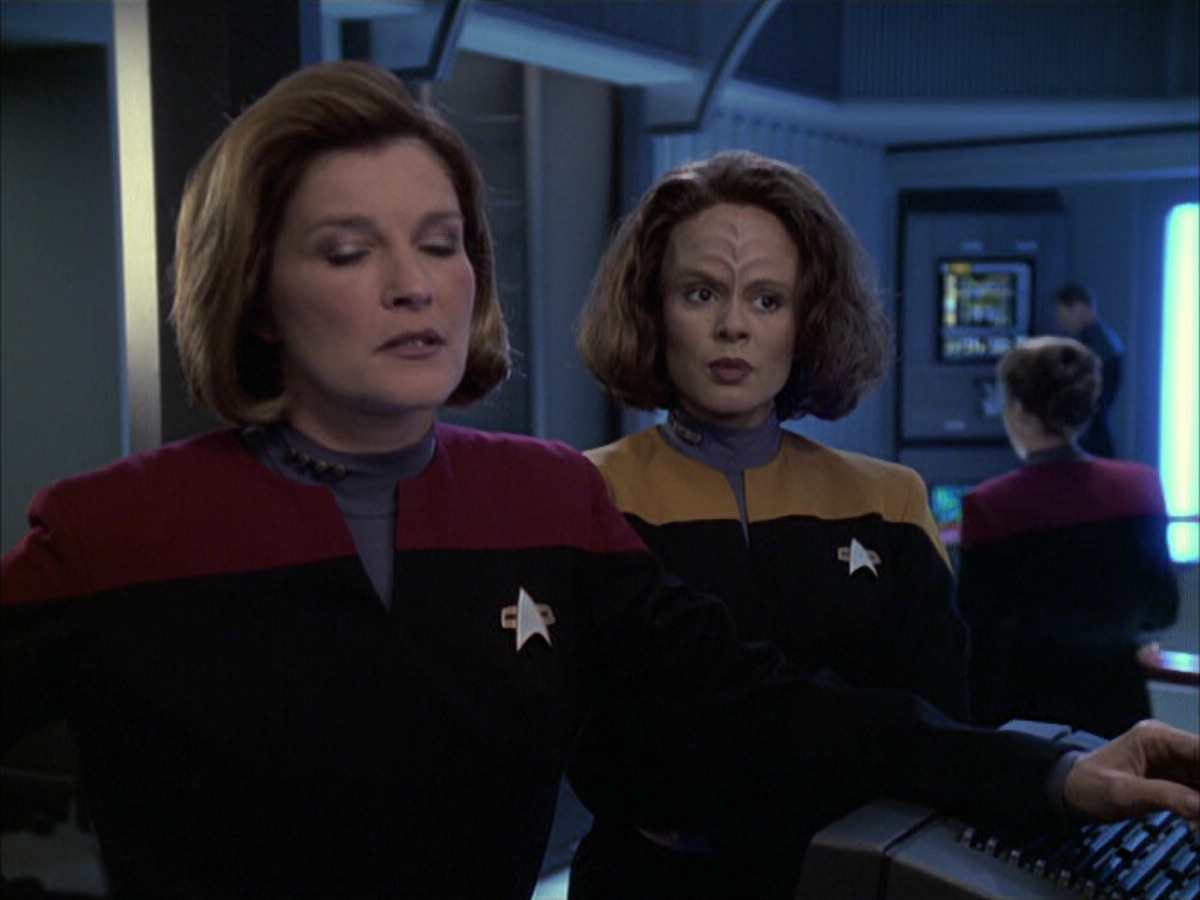 extant_StarTrek_VOY_6x09-TheVoyagerConspiracy_01049.jpg