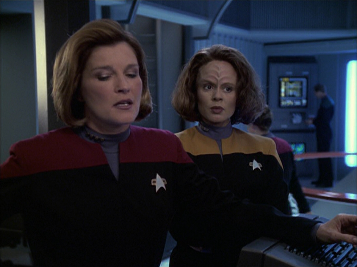 extant_StarTrek_VOY_6x09-TheVoyagerConspiracy_01050.jpg