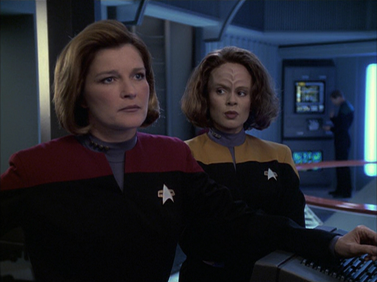 extant_StarTrek_VOY_6x09-TheVoyagerConspiracy_01057.jpg