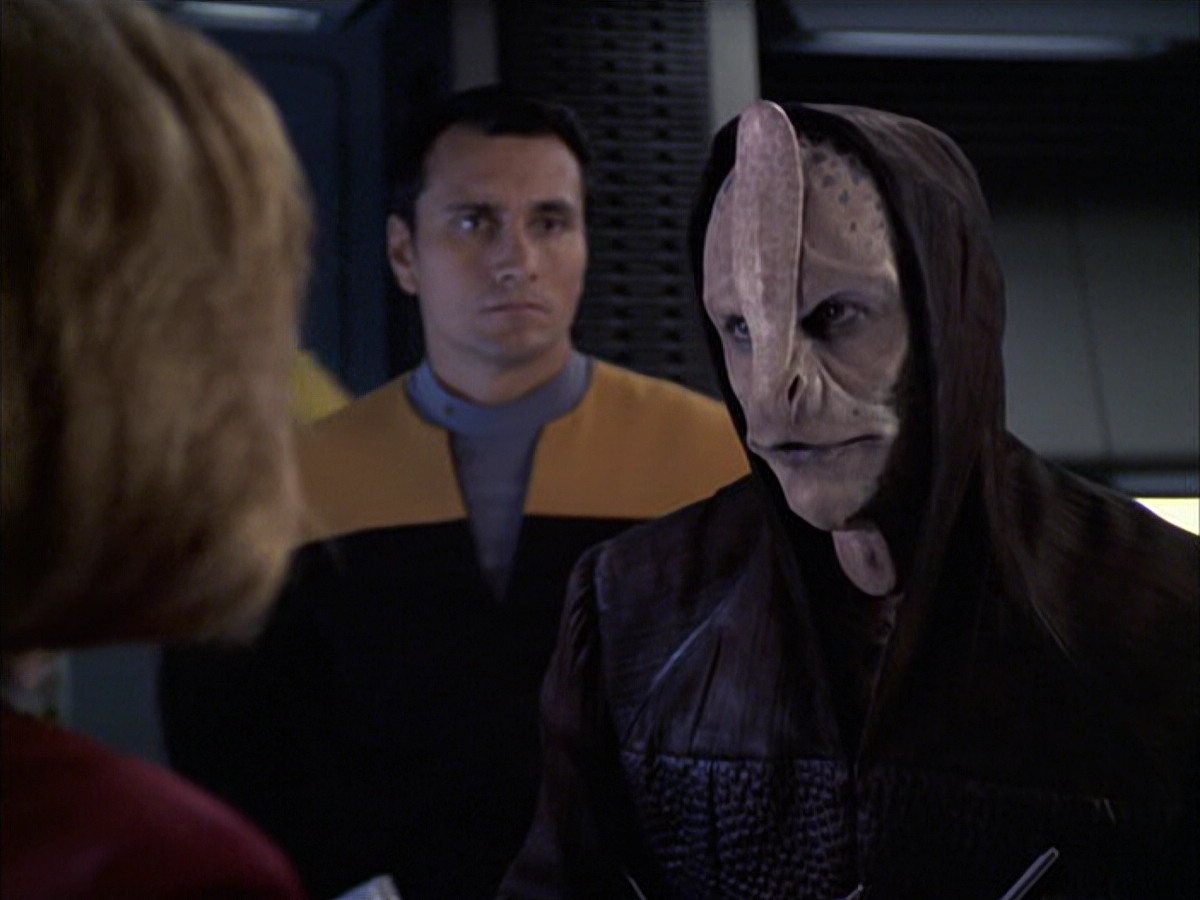 extant_StarTrek_VOY_6x09-TheVoyagerConspiracy_01062.jpg