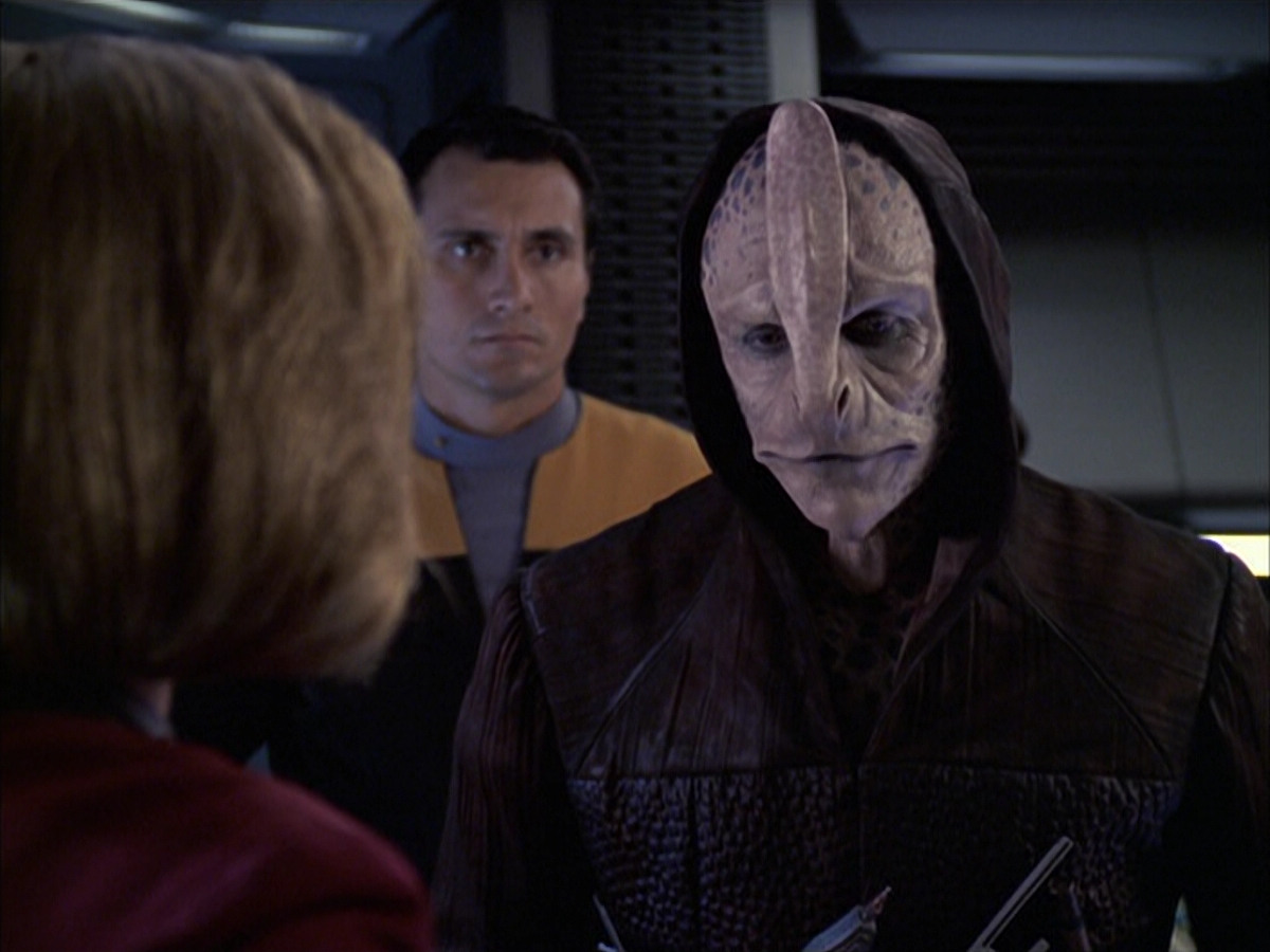 extant_StarTrek_VOY_6x09-TheVoyagerConspiracy_01066.jpg